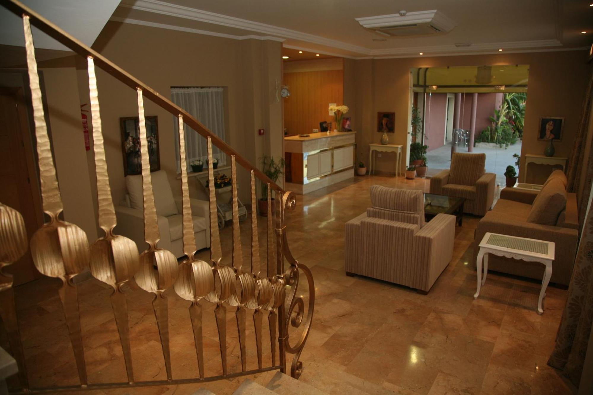 Hotel Torre del Oro La Rinconada Esterno foto